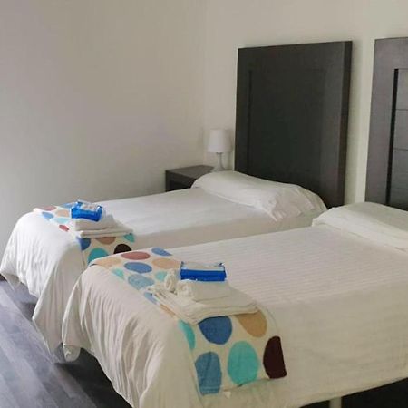 Residencia Viriato Hostel Seville Exterior photo