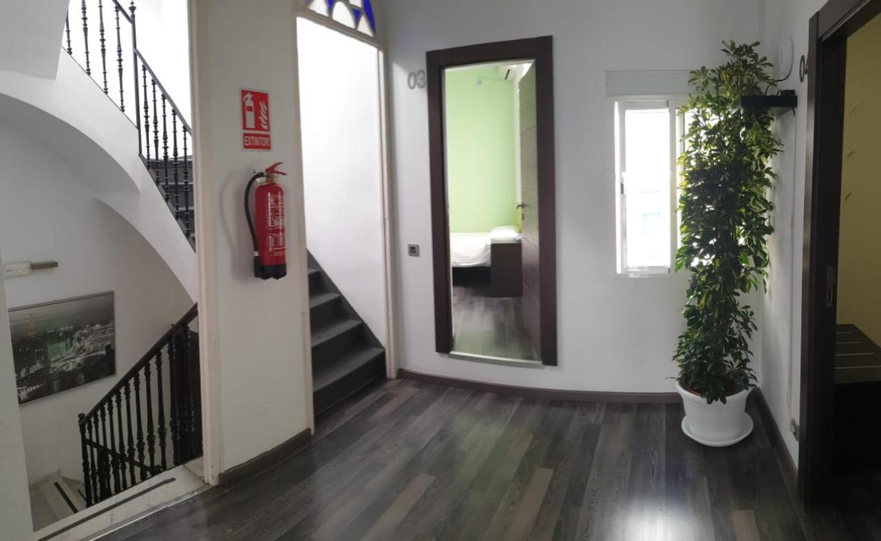 Residencia Viriato Hostel Seville Exterior photo