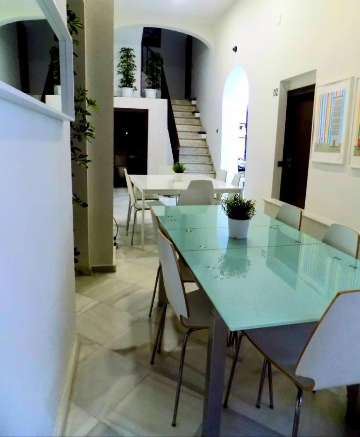 Residencia Viriato Hostel Seville Exterior photo