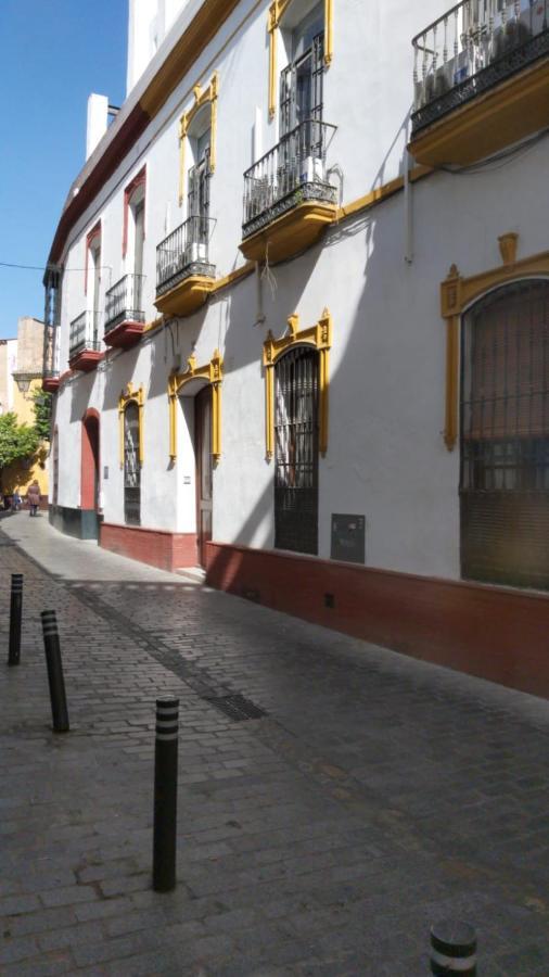 Residencia Viriato Hostel Seville Exterior photo