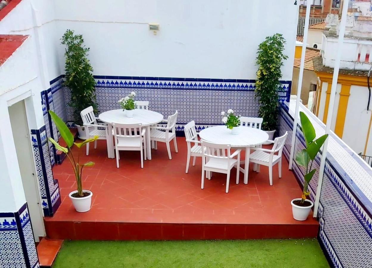 Residencia Viriato Hostel Seville Exterior photo